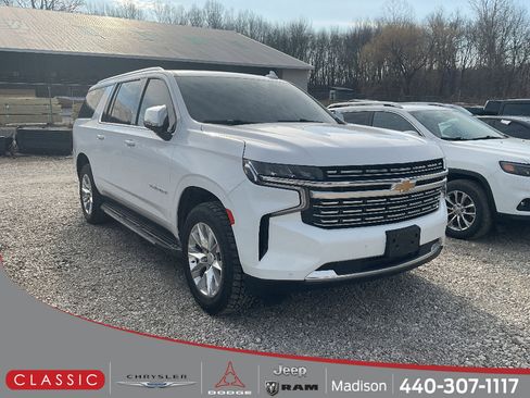 Used 2023 Chevrolet Suburban Premier image 1