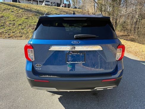 Used 2022 Ford Explorer XLT w/ Equipment Group 202A image 7