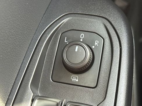 Used 2024 Volkswagen Taos SE w/ Panoramic Sunroof Package image 36