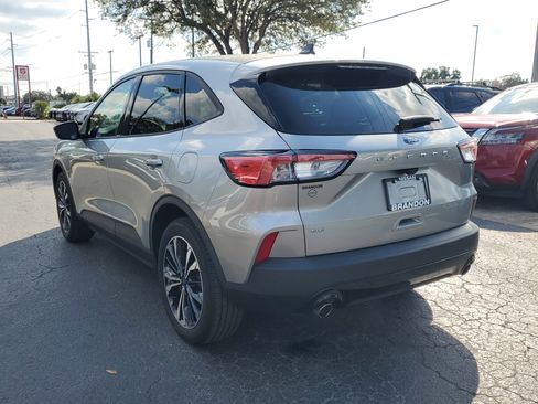 Used 2022 Ford Escape SE w/ SE Sport Appearance Package image 5