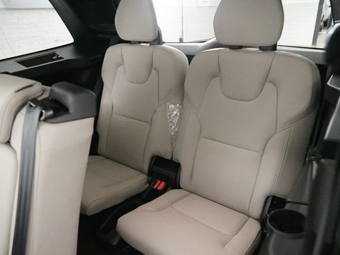 New 2026 Volvo XC90 T8 Plus w/ Protection Package Premier AWD/4WD image 19