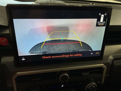 Used 2024 Toyota Tacoma TRD Sport w/ TRD Sport Upgrade Package image 4