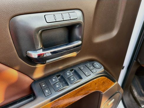 Used 2018 Chevrolet Silverado 1500 High Country AWD/4WD image 13