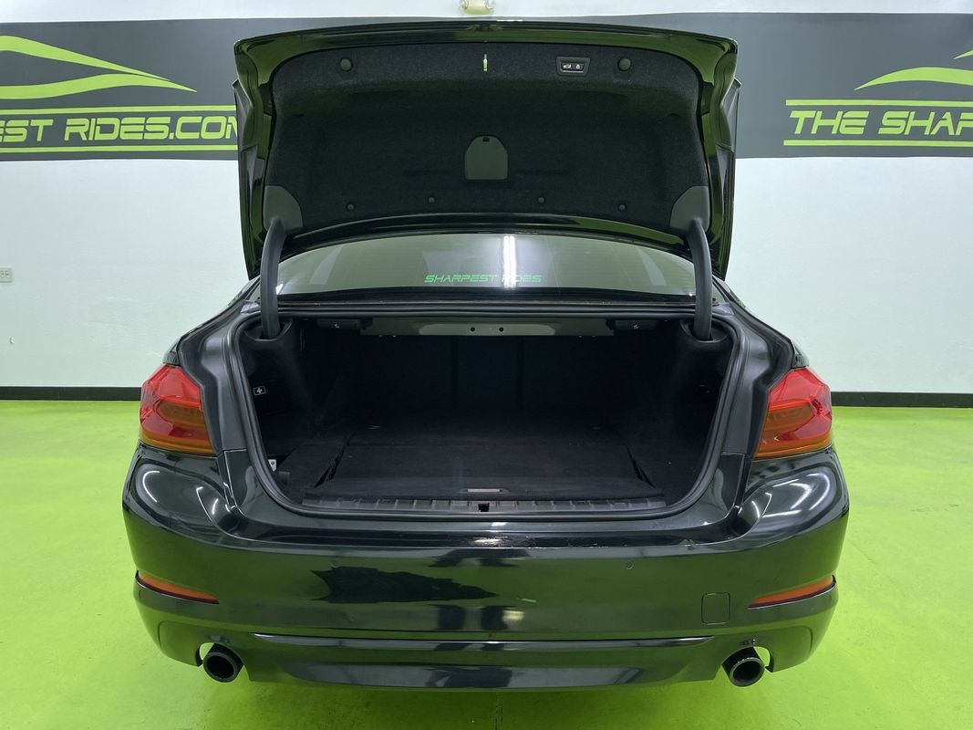 Used 2018 BMW 530e w/ Premium Package 2 RWD image 9