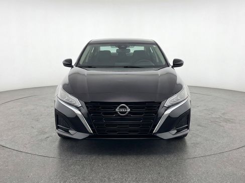 Used 2025 Nissan Altima 2.5 SV FWD image 2