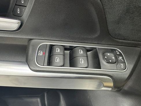 Used 2022 Mercedes-Benz GLB 250 image 35