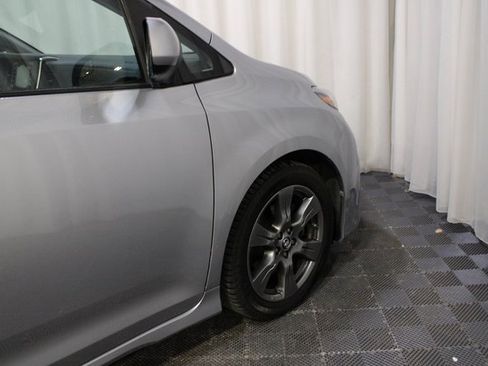 Used 2018 Toyota Sienna SE image 25