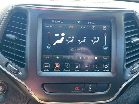 Used 2022 Jeep Cherokee Trailhawk w/ Sun, Sound & Nav Group AWD/4WD image 23