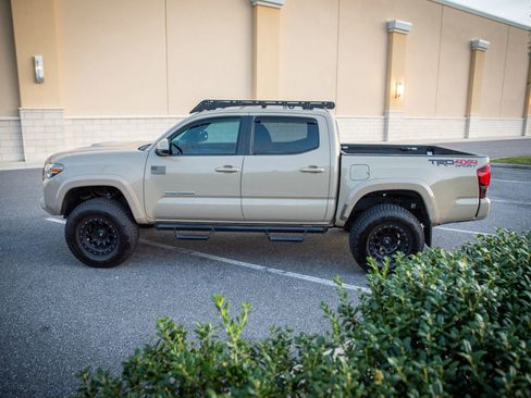 Used 2019 Toyota Tacoma TRD Sport image 10