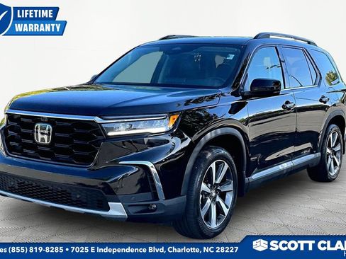 Used 2025 Honda Pilot Elite image 3