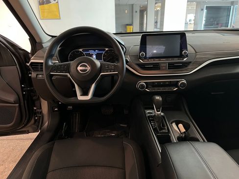 Used 2025 Nissan Altima 2.5 SV image 33