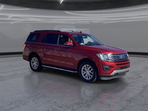 Used 2021 Ford Expedition XLT image 2