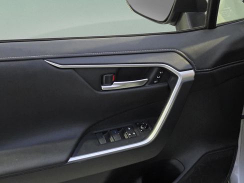 Used 2019 Toyota RAV4 Limited image 25