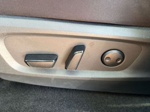 Used 2025 Nissan Pathfinder SV AWD/4WD image 23
