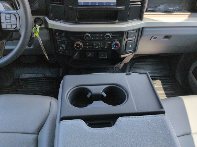 New 2026 Ford F250 XL w/ XL Chrome Package AWD/4WD image 18