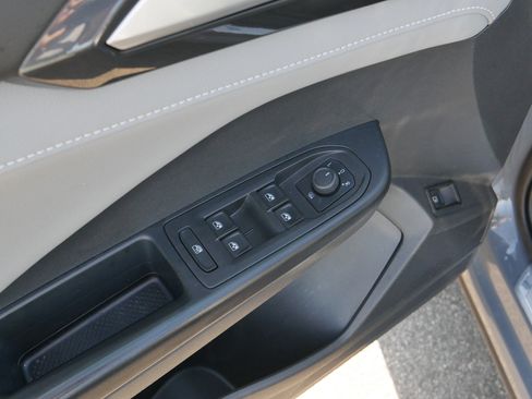 Used 2023 Volkswagen Taos SEL image 19