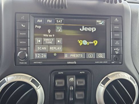 Used 2013 Jeep Wrangler Unlimited Rubicon w/ Connectivity Group AWD/4WD image 16