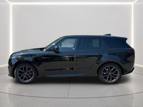 Used 2024 Land Rover Range Rover Sport Dynamic SE AWD/4WD image 2