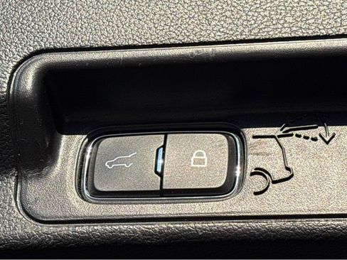 Used 2022 Ford Explorer XLT w/ Equipment Group 202A image 23