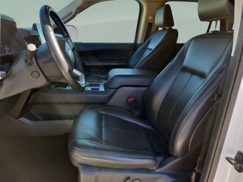 Used 2024 Ford Expedition Max XLT image 9