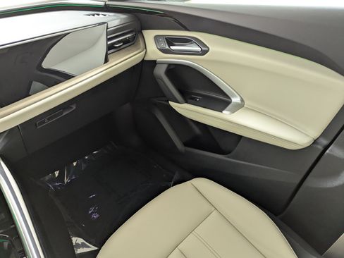 New 2025 Audi Q5 Premium image 11