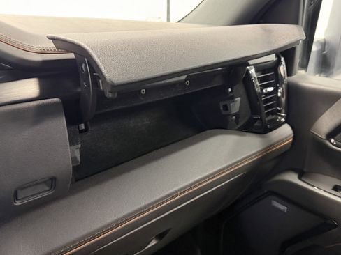 Used 2024 GMC Sierra 2500 AT4 w/ AT4 Preferred Package image 14