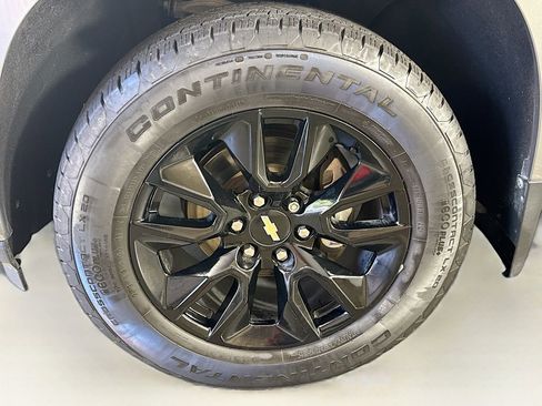 Used 2020 Chevrolet Silverado 1500 Custom w/ Custom Value Package RWD image 37