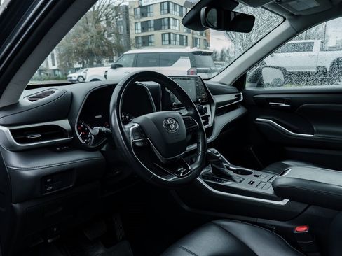 Used 2020 Toyota Highlander XLE image 21