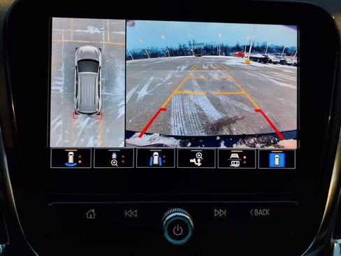 Used 2023 Chevrolet Equinox Premier image 15