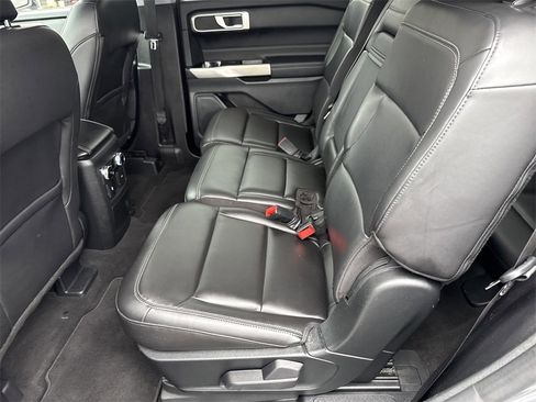 Used 2022 Ford Explorer XLT w/ Equipment Group 202A image 22