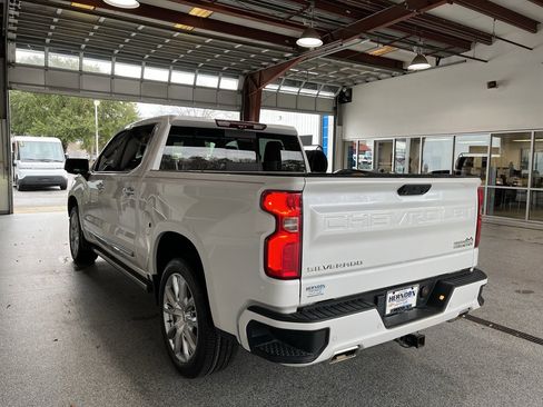 Used 2023 Chevrolet Silverado 1500 High Country w/ Technology Package image 6