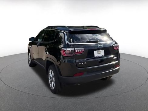 Used 2025 Jeep Compass Latitude AWD/4WD image 12