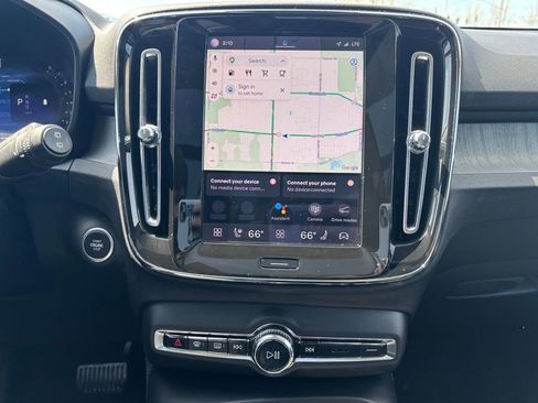 Certified 2023 Volvo XC40 B5 Plus w/ Driver Assist Package AWD/4WD image 9