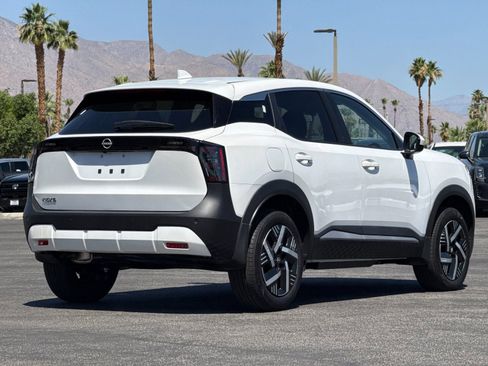Used 2025 Nissan Kicks SV FWD image 3