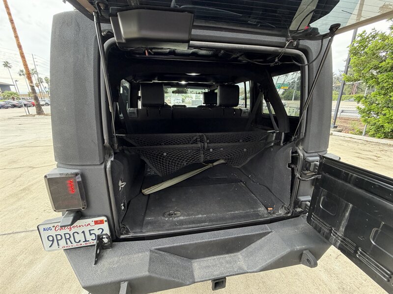 Used 2007 Jeep Wrangler Unlimited Sahara w/ Dual Top Group AWD/4WD image 13