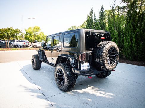 Used 2015 Jeep Wrangler Unlimited Rubicon AWD/4WD image 9