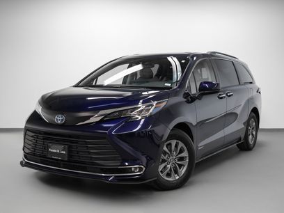 Used 2021 Toyota Sienna XLE