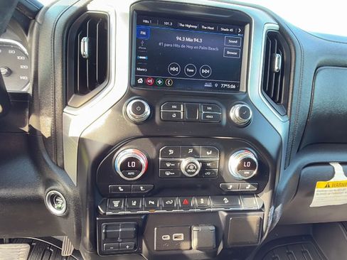 Used 2021 GMC Sierra 2500 SLE w/ SLE Value Package; AWD/4WD image 17