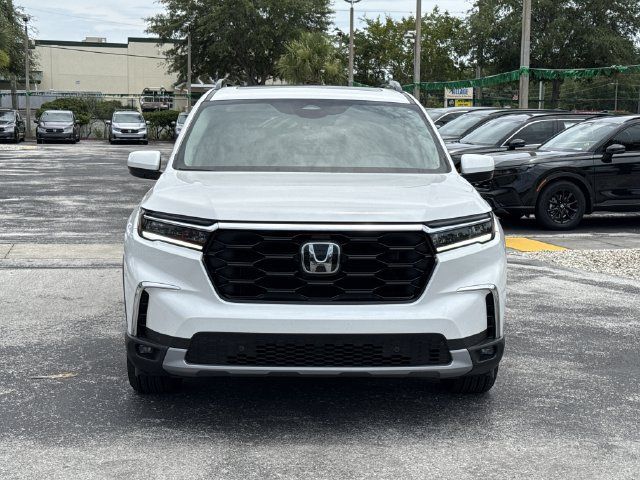 New 2025 Honda Pilot Touring image 4