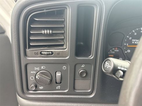 Used 2006 Chevrolet Silverado 2500 LS w/ Skid Plate Package image 16