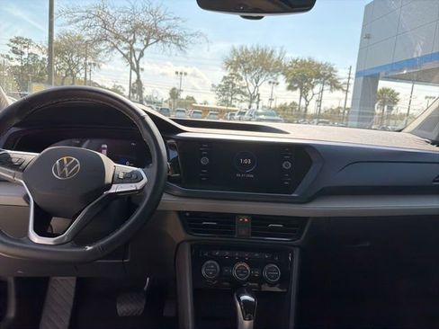 Used 2024 Volkswagen Taos SE image 9