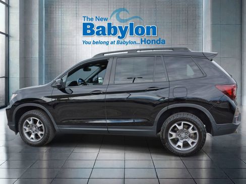 Used 2023 Honda Passport TrailSport image 2