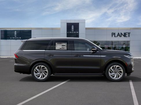 New 2027 Lincoln Navigator Premiere RWD image 5