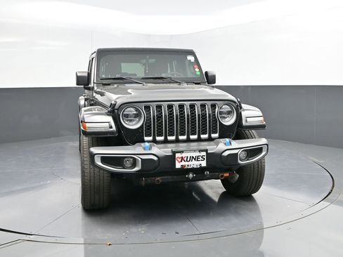 Used 2022 Jeep Wrangler Unlimited Sahara w/ Cold Weather Group image 2