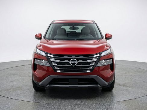 Used 2025 Nissan Rogue SV AWD/4WD image 2