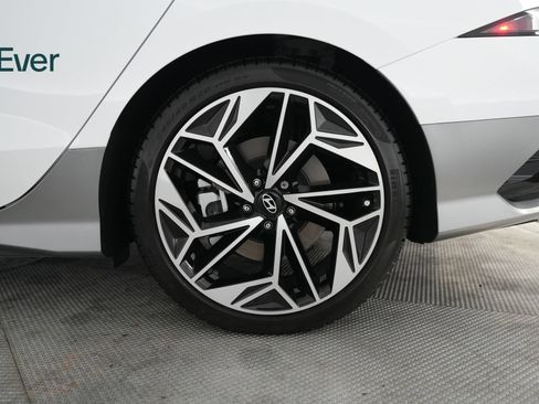 Used 2025 Hyundai Ioniq 6 SEL RWD image 9