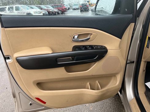 Used 2016 Kia Sedona LX w/ Option Group 020 FWD image 10