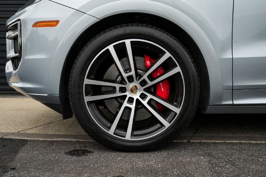 Certified 2024 Porsche Cayenne S AWD/4WD image 11