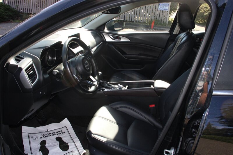 Used 2017 MAZDA MAZDA3 Touring FWD image 5