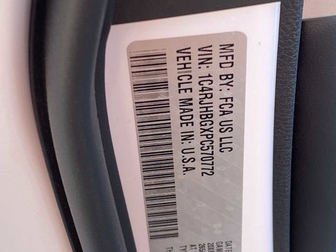 Certified 2023 Jeep Grand Cherokee Limited w/ Black Appearance Package image 38